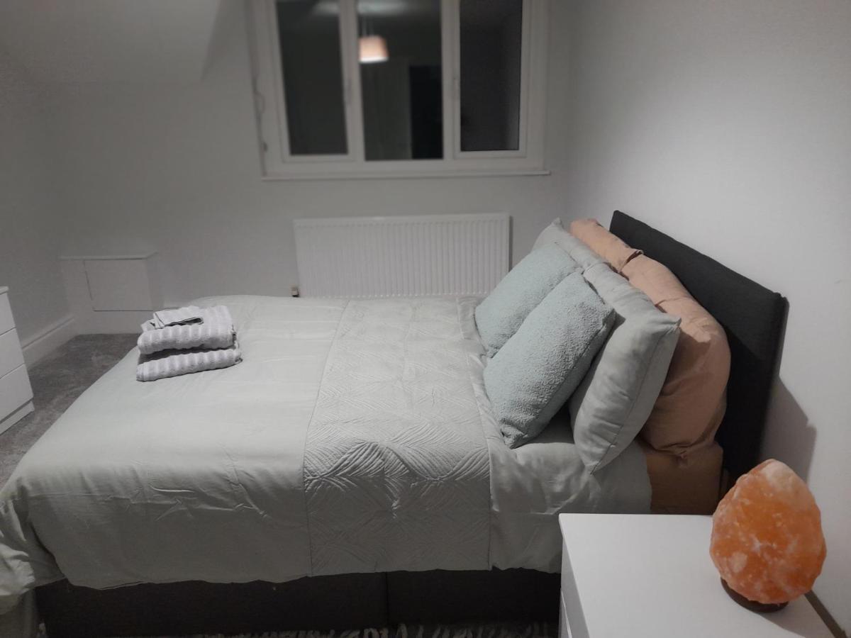 Elegant Spacious 3 Bed- Sleeps 6 -Have A Glamorous Getaway Hale  Exterior photo