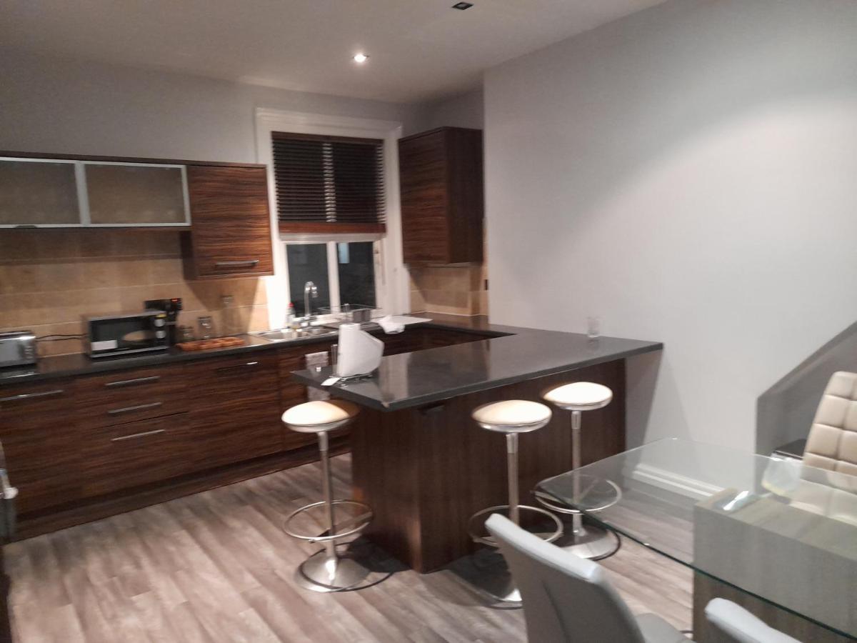 Elegant Spacious 3 Bed- Sleeps 6 -Have A Glamorous Getaway Hale  Exterior photo